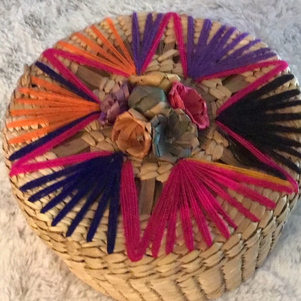Handmade straw basket yarn detailing excellent condition